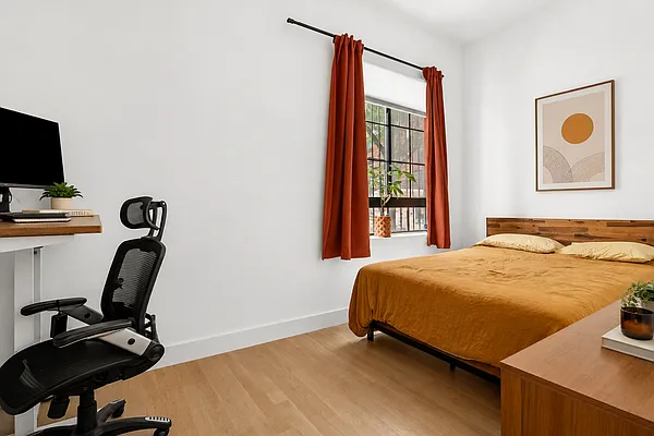 Bedroom, photo 1