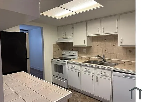 22291 Westchester Blvd — Photo 8