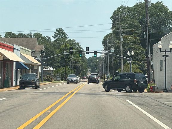 5th image of 504 E Main St
