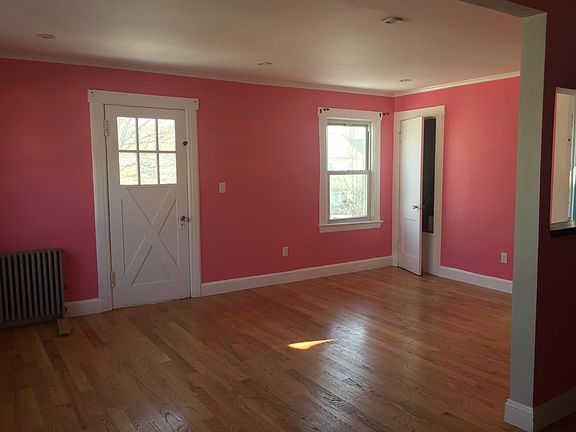 4th image of 9402 Vanderveer St
