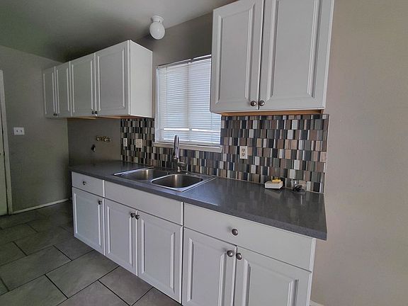 4th image of 111 Greenbriar Townhouse Way