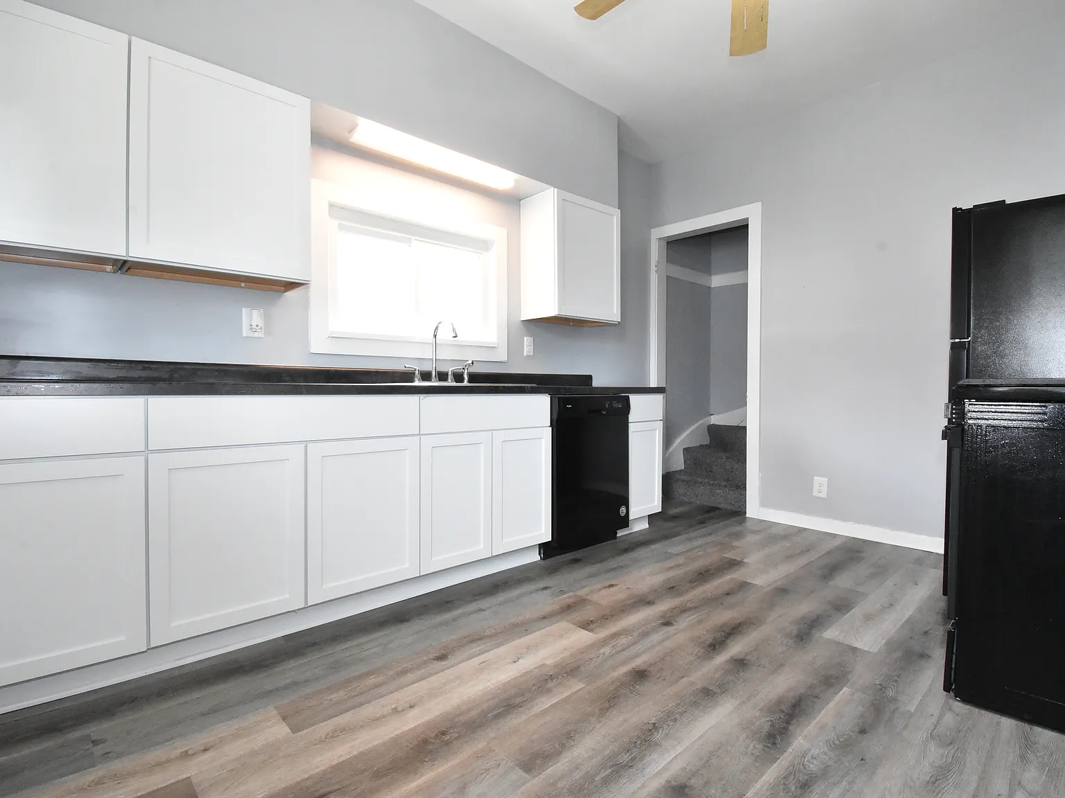 3 bed, 1006 sqft, $2,250 — Photo 3