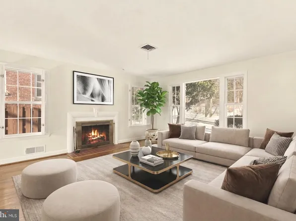 2736 Stephenson Ln NW, Washington, DC 20015