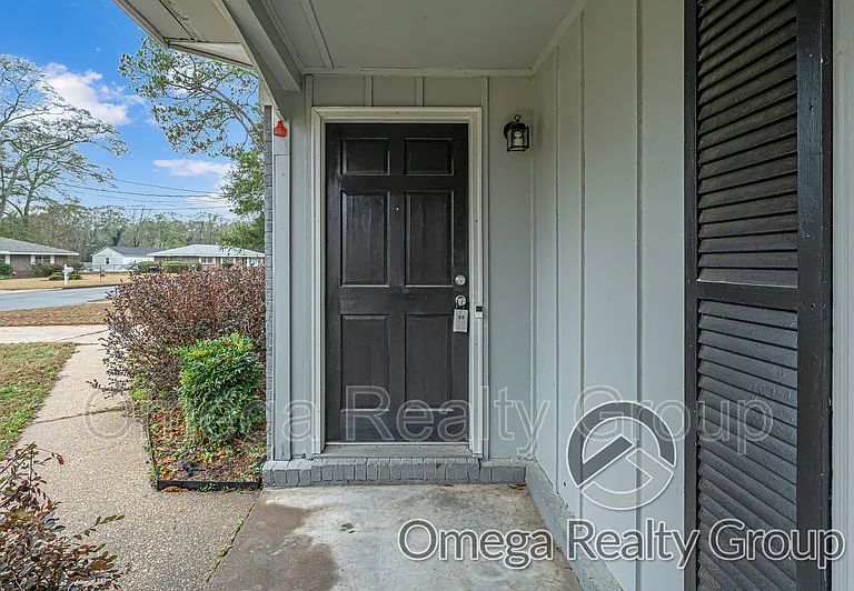 1265 Adell St — Photo 6