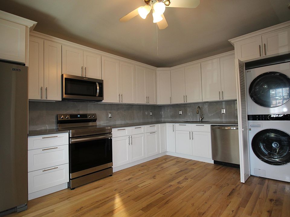 Kitchen with Washer & Dryer included