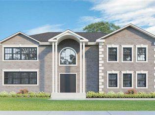 985A Washington Ave, Plainview, NY 11803