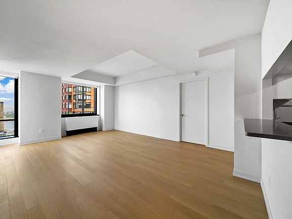 4th image of 1 Columbus Pl APT S43c