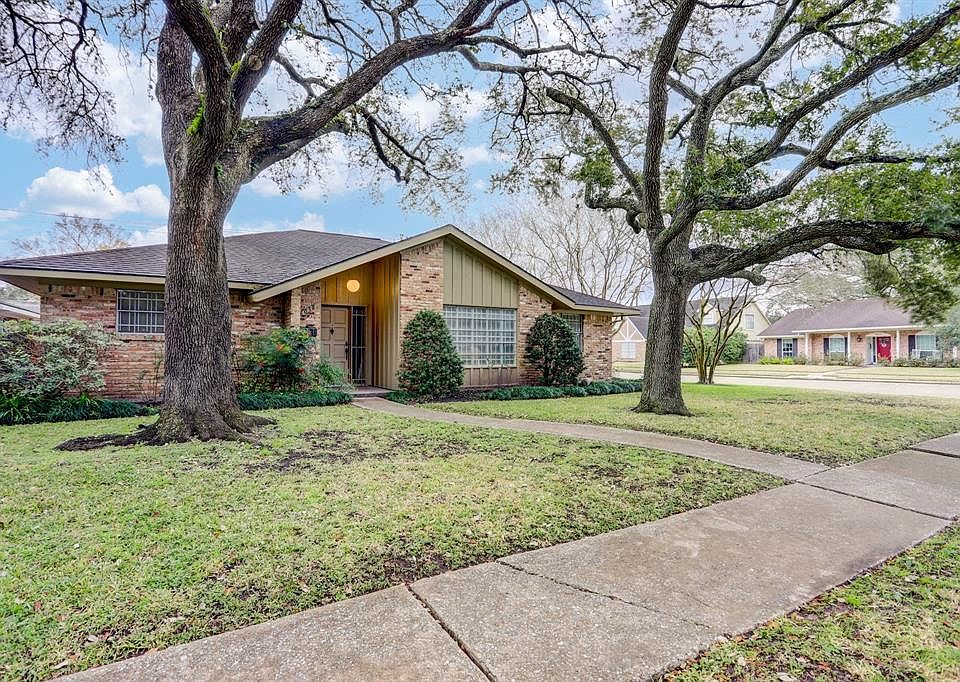 Welcome to 6038 Rutherglenn Drive. Corner lot pristinely cared for by original owner. Never flooded always high and dry.