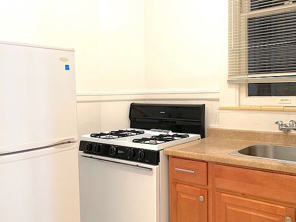 5th image of 698 Bush St APT 308