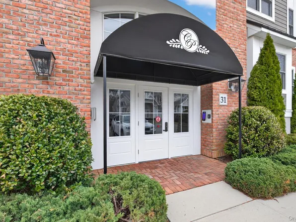 31201 Spruce Pond Circle, Plainview, NY 11803