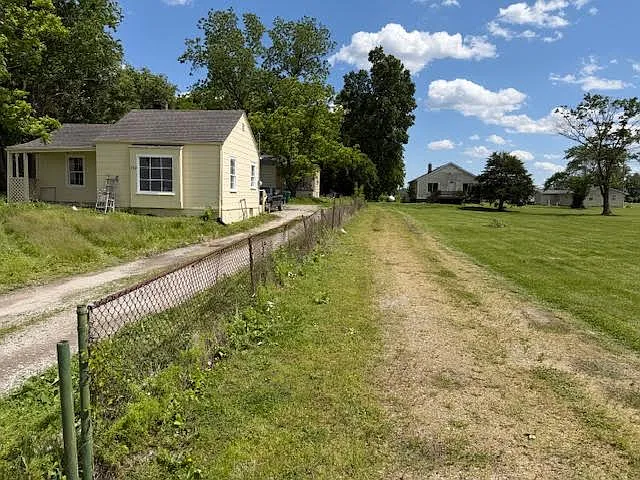 Building Photo - 2110 Mousette Ln