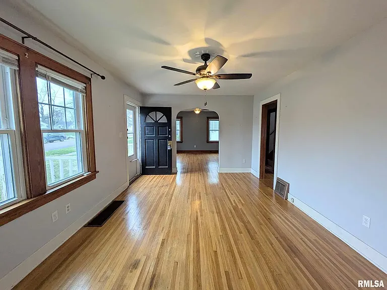 304 Redbud Dr — Photo 8