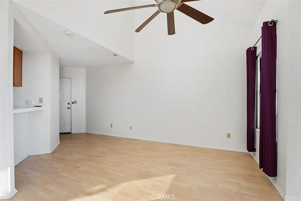 2 bed, 877 sqft, $3,350 — Photo 2