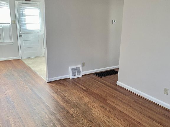 4th image of 7629 Flora Ave