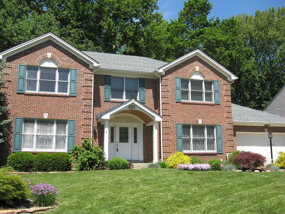 1st image of 211 Bradford Dr