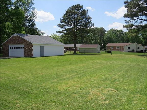 5th image of 302 Old Memorial Dr