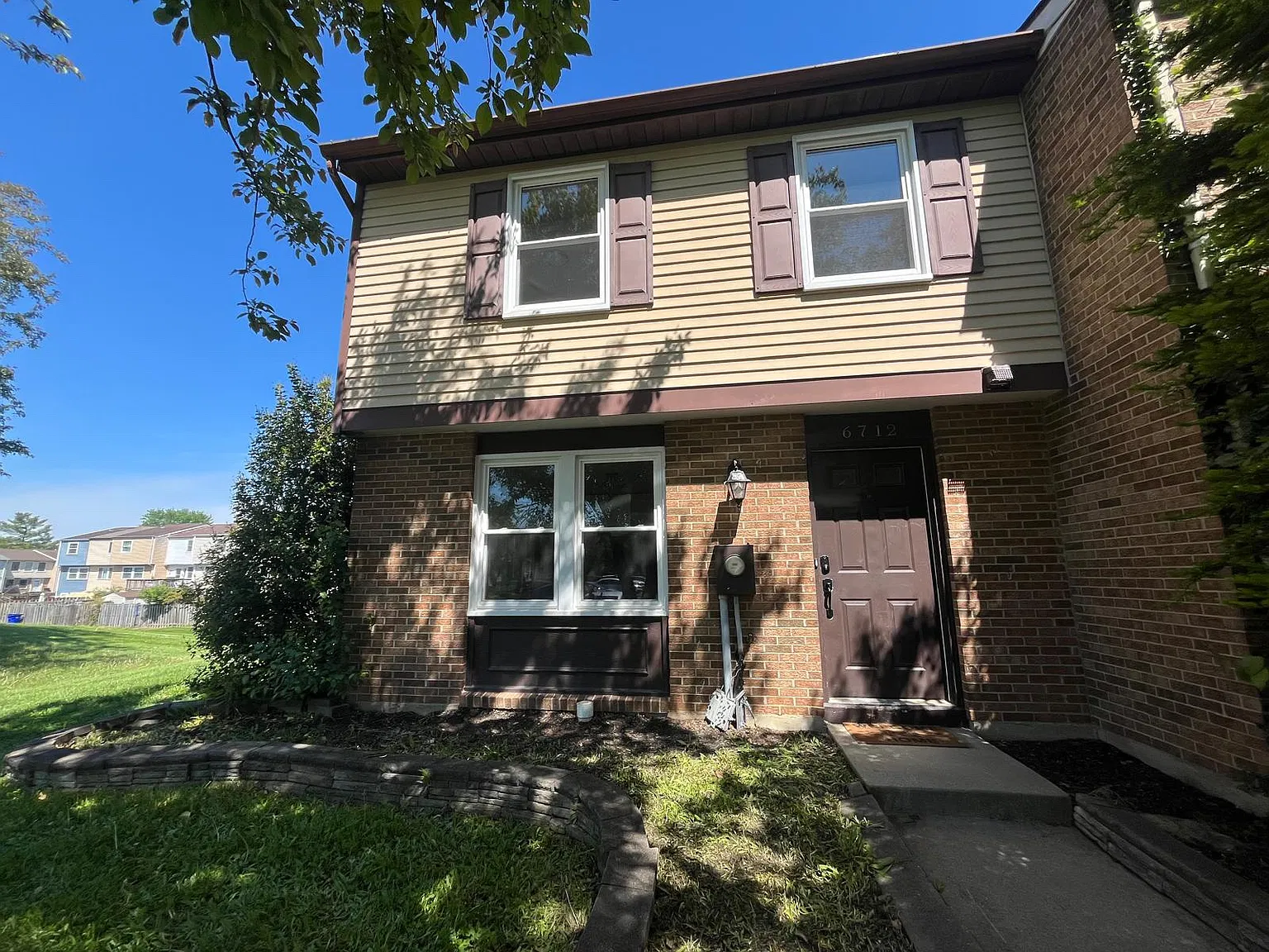 3 bed, 1.5 bath, 1220 sqft, $2,500 — Photo 1