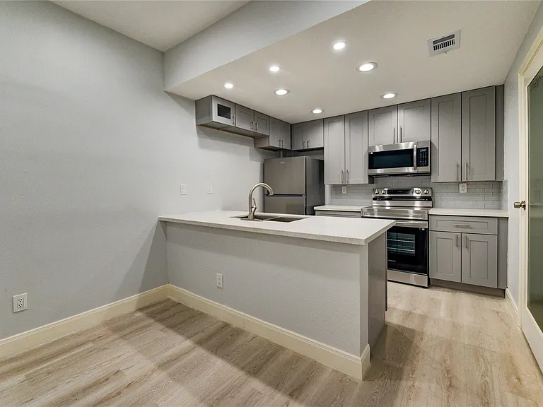 11711 Memorial Dr #534 — Photo 12