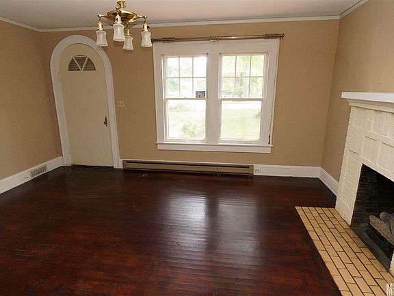 3rd image of 524 S Main Ave