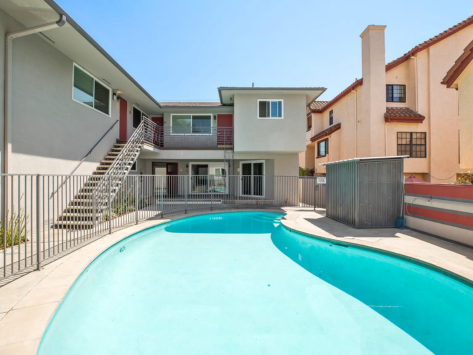Huntington Villas — Photo 1
