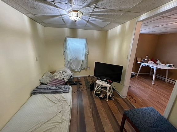 5th image of 910 N Harrison St
