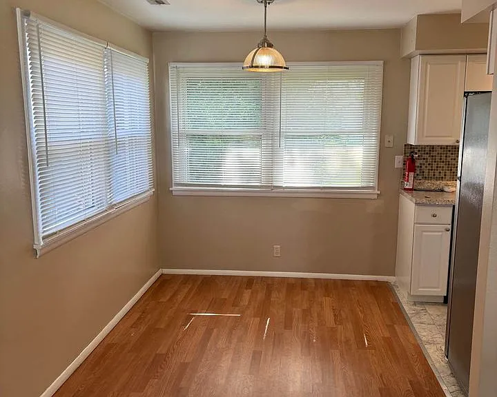 2208 N Ball Ave — Photo 2
