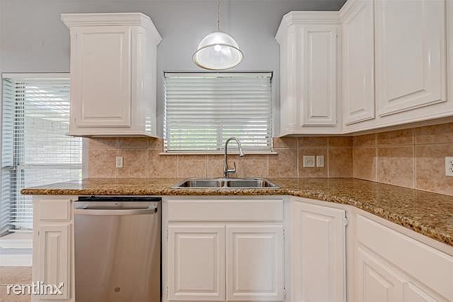 1st image of 204R Majestic Oak Cir