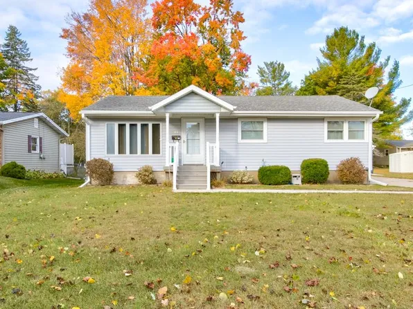 2105 17th St, Menominee, MI 49858