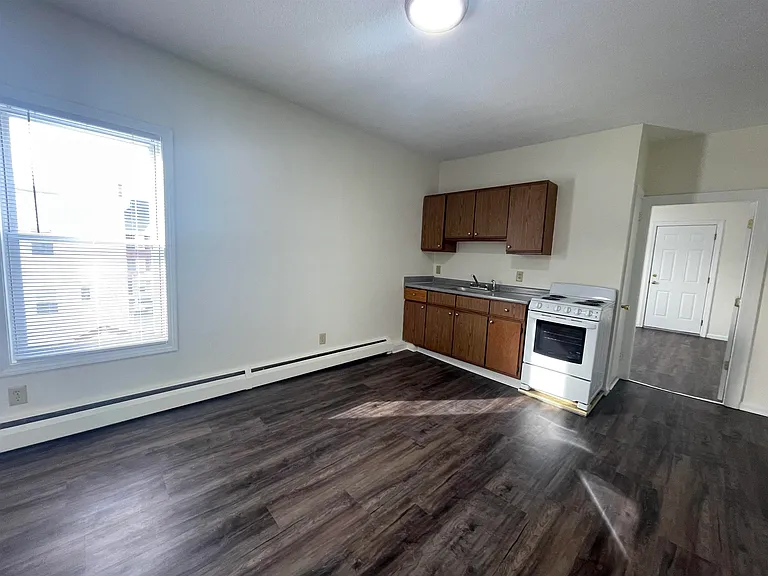193 N Turner St #3W — Photo 9