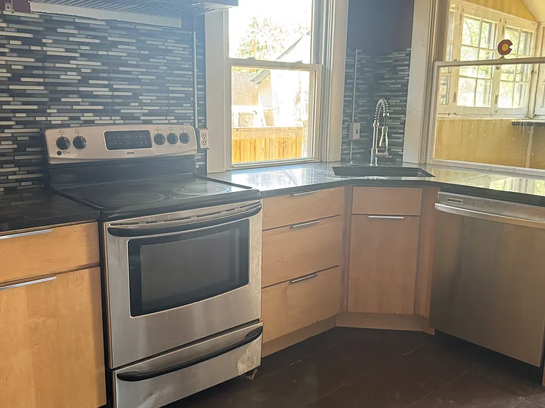 2621 N York St — Photo 8