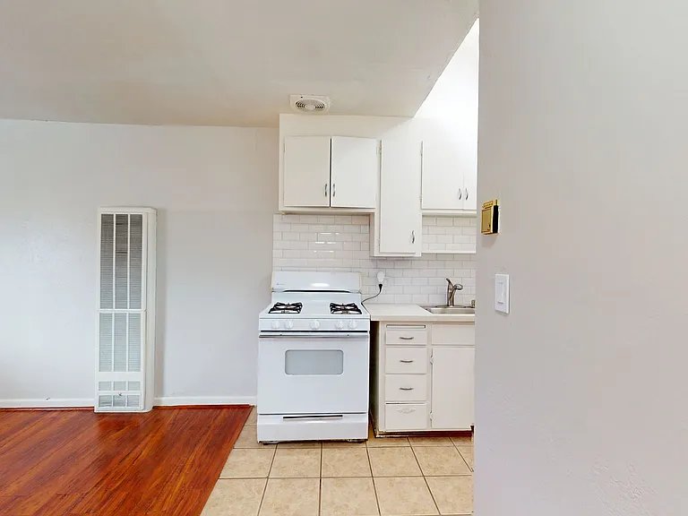 945 S 45th St — Photo 9