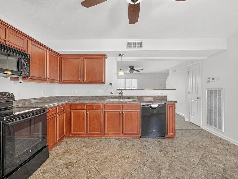 407 Arapaho Dr — Photo 16