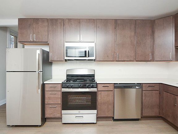 2nd image of 3405 W Fullerton Ave #4