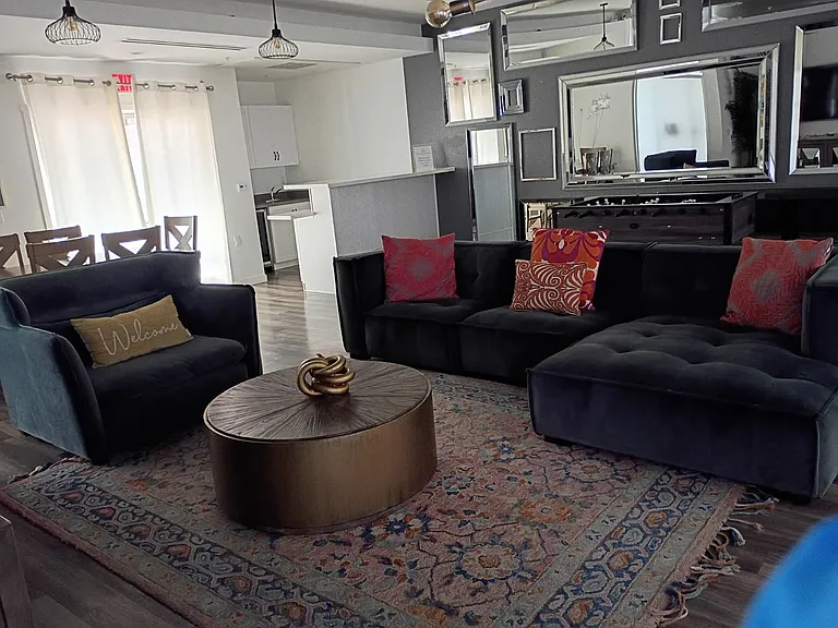 Catalina Luxury Apartments — Photo 29