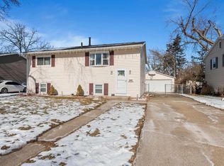 4907 52nd Ave, Moline, IL 61265