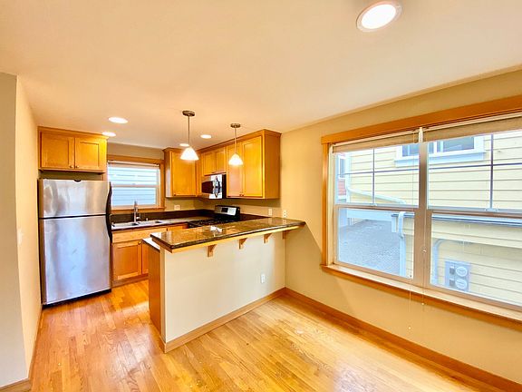 3rd image of 5806 Roosevelt Way NE Unit A