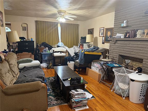 3rd image of 1160 McKenna Ave