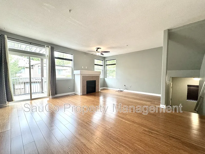 3 bed, 2.5 bath, 1322 sqft, $2,275 — Photo 2