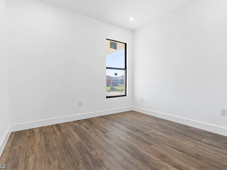 2803 44th St SW — Photo 12