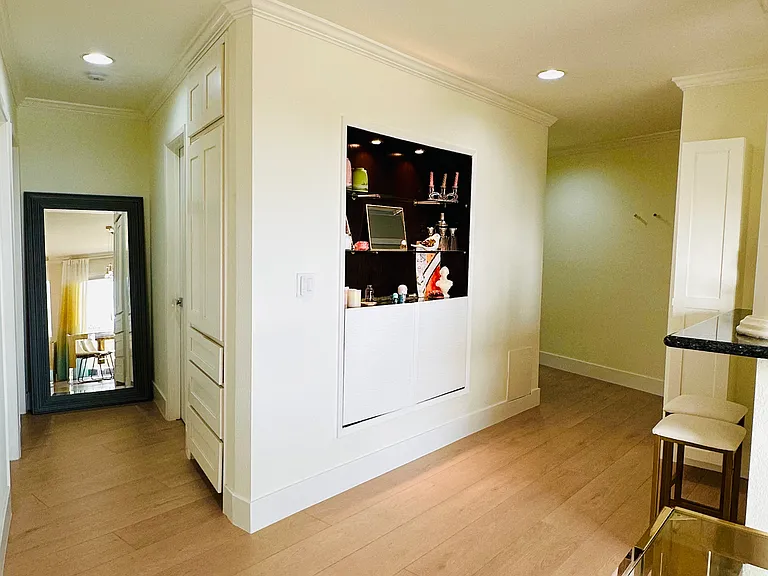 8400 De Longpre Ave #0 — Photo 8