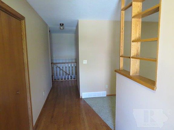3rd image of 1540 1st Ave SE