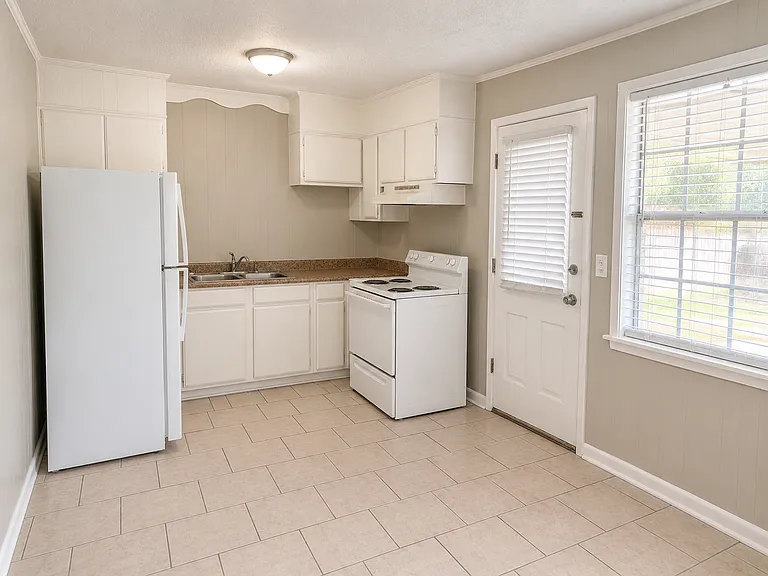 707 Barkley St SW #A — Photo 8