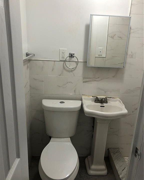 1st image of 1040 E 215th St #1