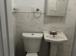 1040 E 215th St #1, Bronx, NY 10469