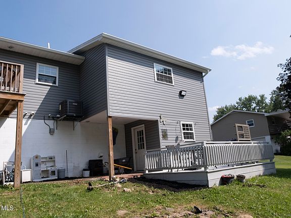 5th image of 107 Axelle St