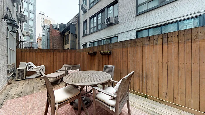 Sold by Dwell Residential Inc | media 25