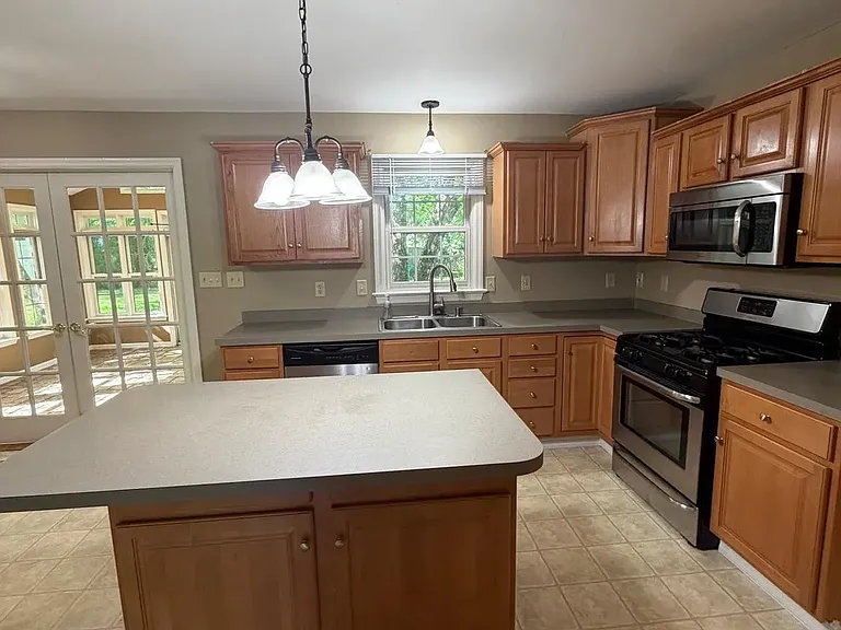 2264 Raleigh Rd — Photo 10