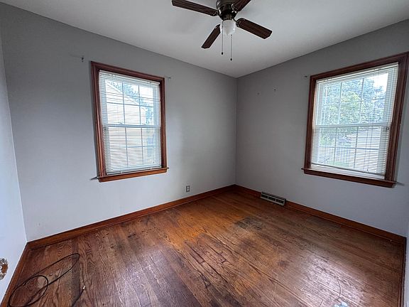 4th image of 6549 McCook Ave