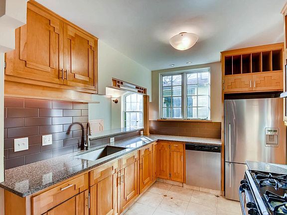 4th image of 2424 W 22nd St