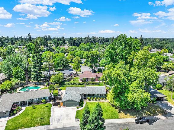 4th image of 4534 Dartmouth Drive